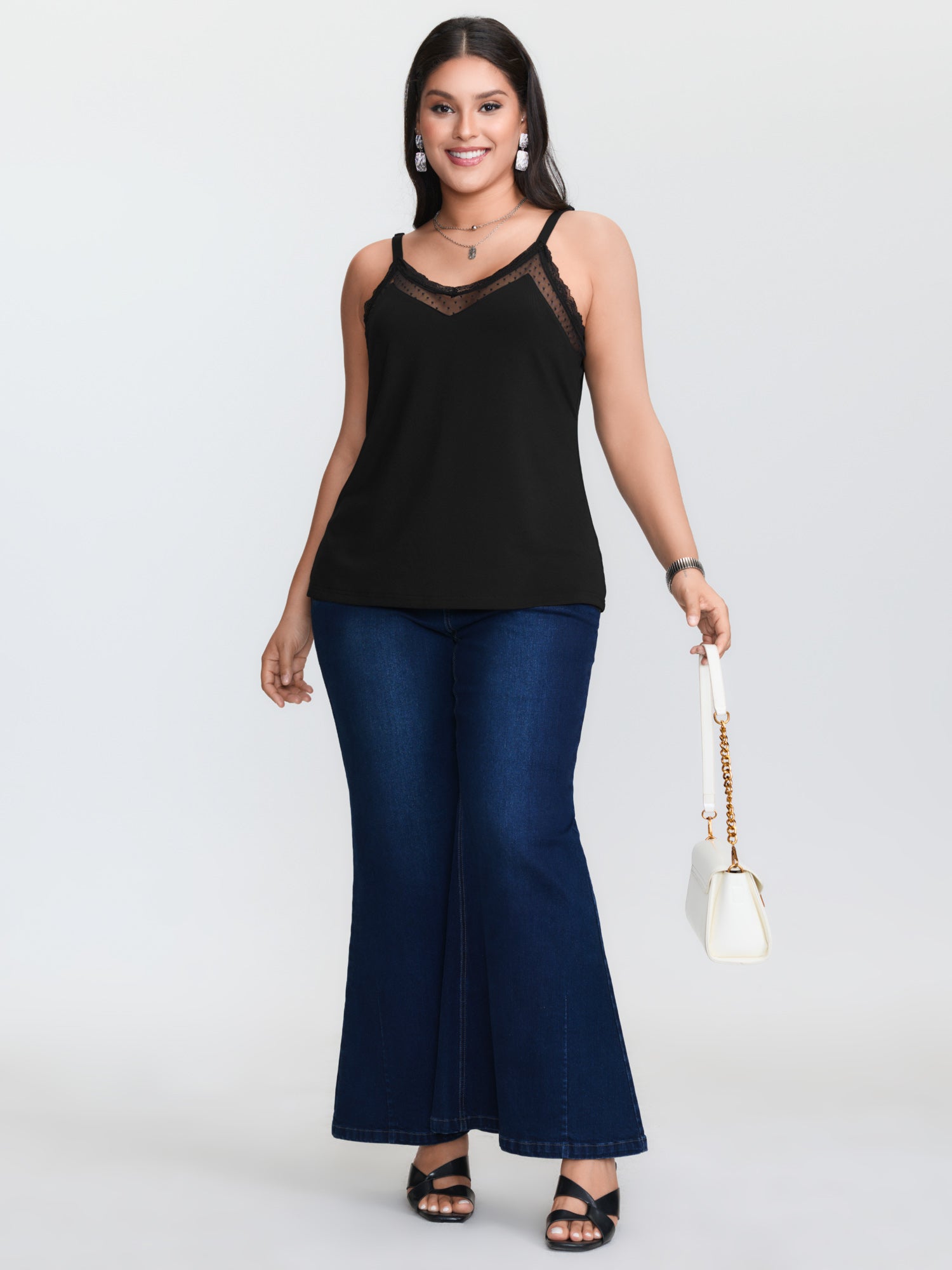 プラスサイズ対応の黒いニットキャミソール。コントラストカラー - Cami Top Lace のレビューと価格
